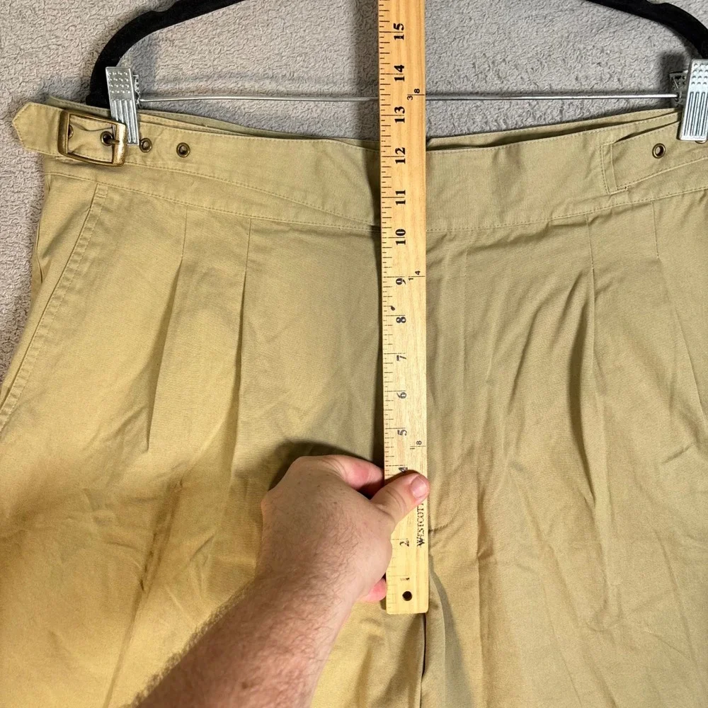 Travelsmith Side Buckle Shorts Mens Size 40 Khaki Pleated Belted Cotton Outdoors